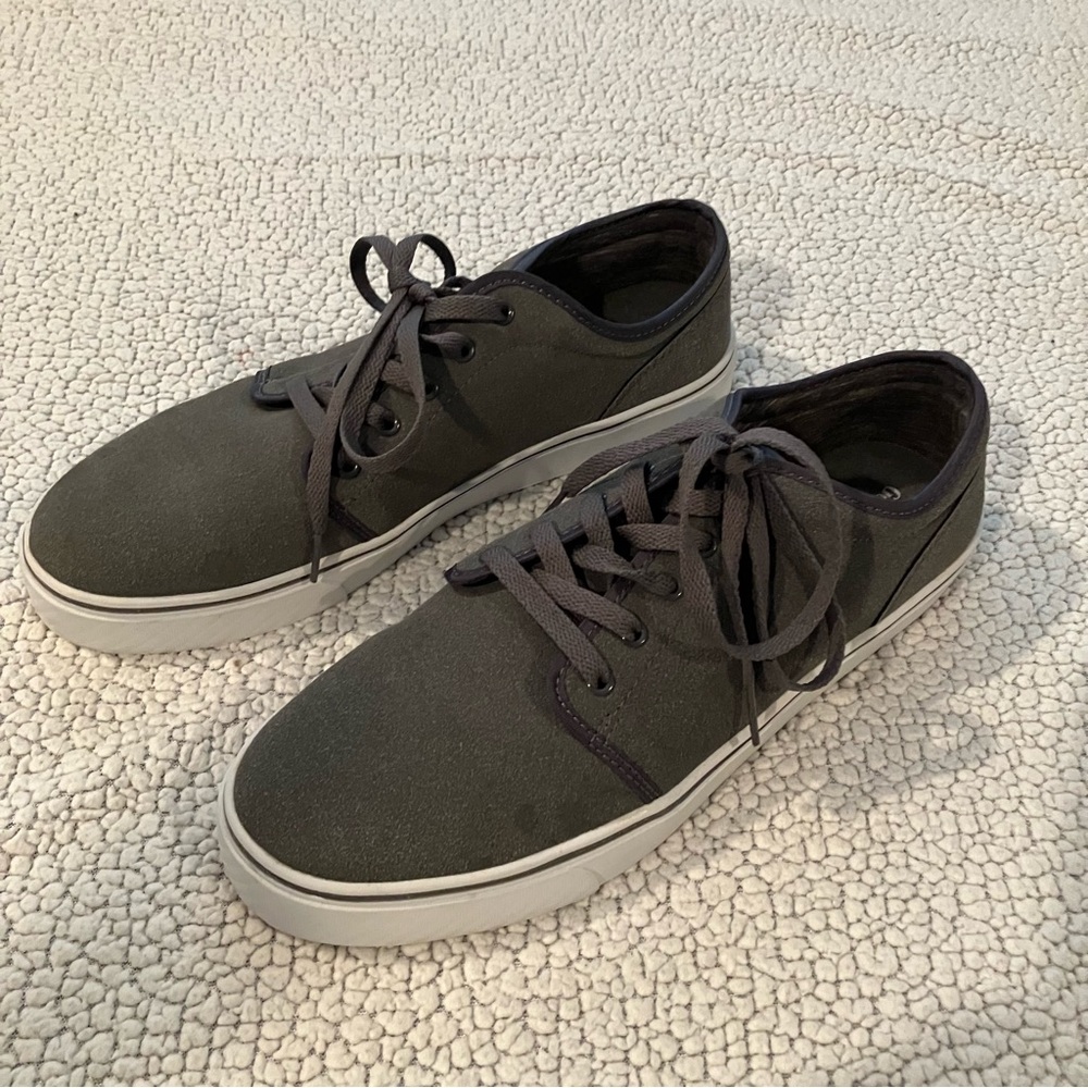 Goodfellow & Co men’s boat shoes, size 10.5, grey with white soles, lace up
